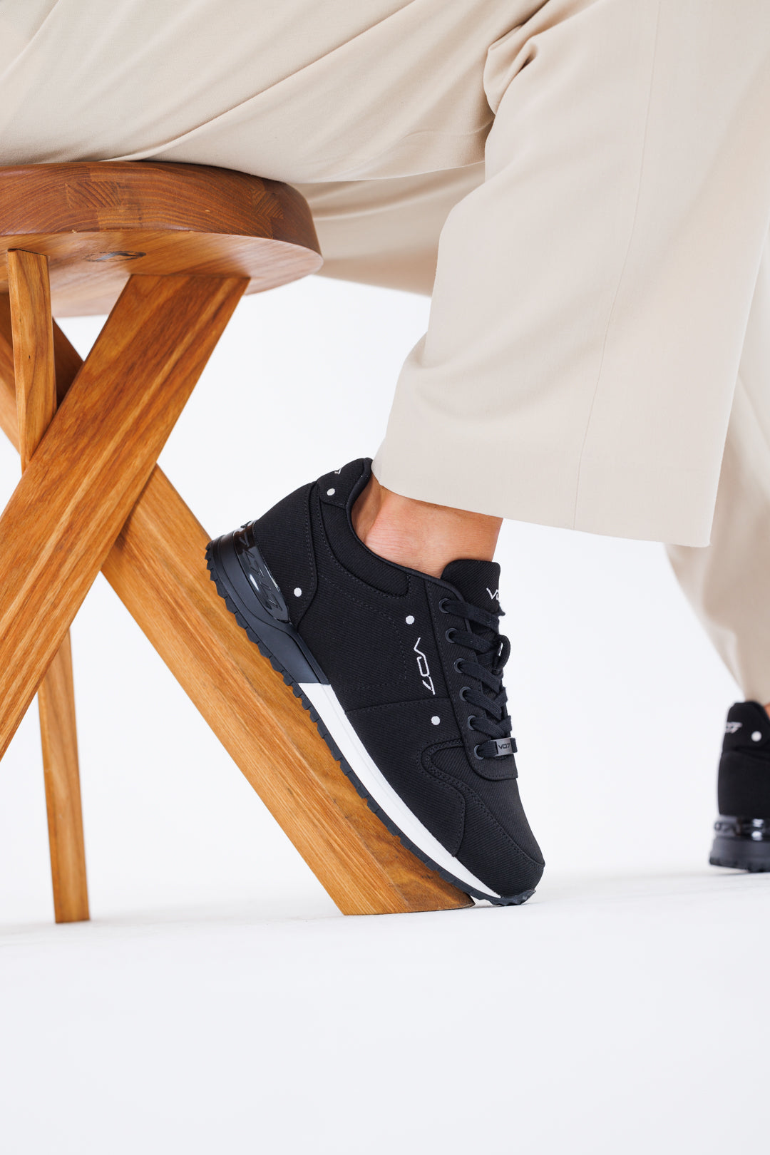 MILAN 10 BLK