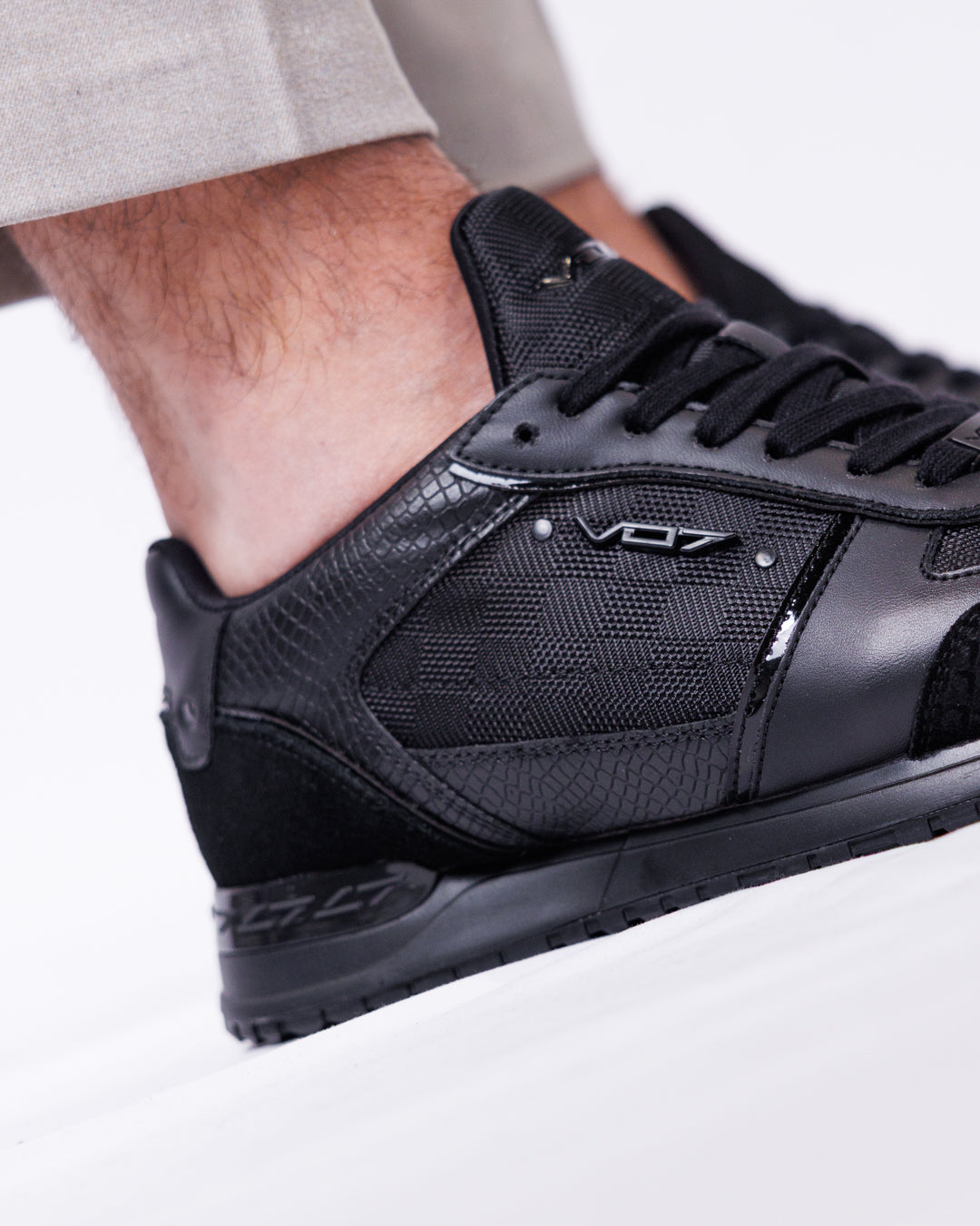 V 07 MILAN SQUARE DARK SNEAKERS NOIR 8