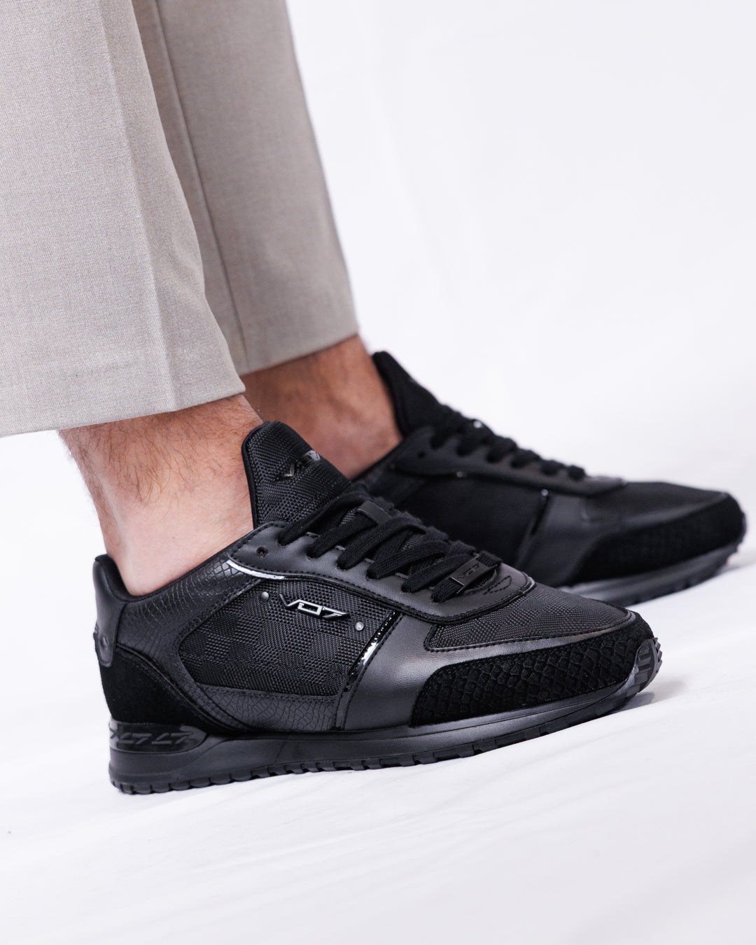 V 07 MILAN SQUARE DARK SNEAKERS NOIR 6