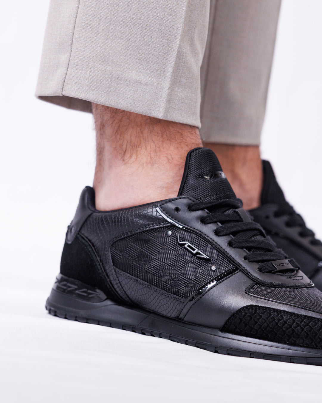 V 07 MILAN SQUARE DARK SNEAKERS NOIR 7