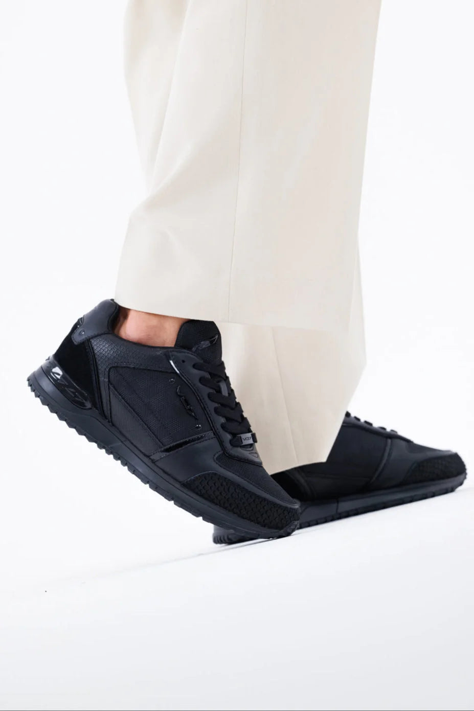 V 07 MILAN SQUARE DARK SNEAKERS NOIR 6