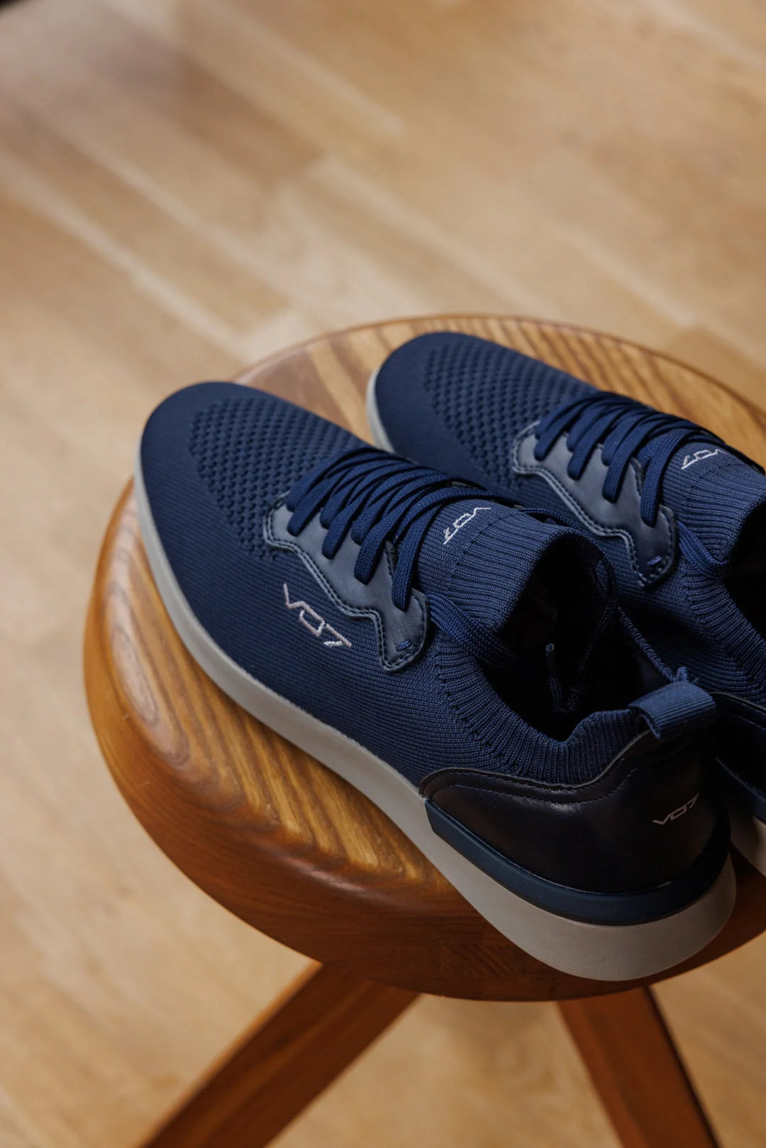V 07 YACHT PELE NAVY SNEAKERS ELÉGANCE MARINE 7
