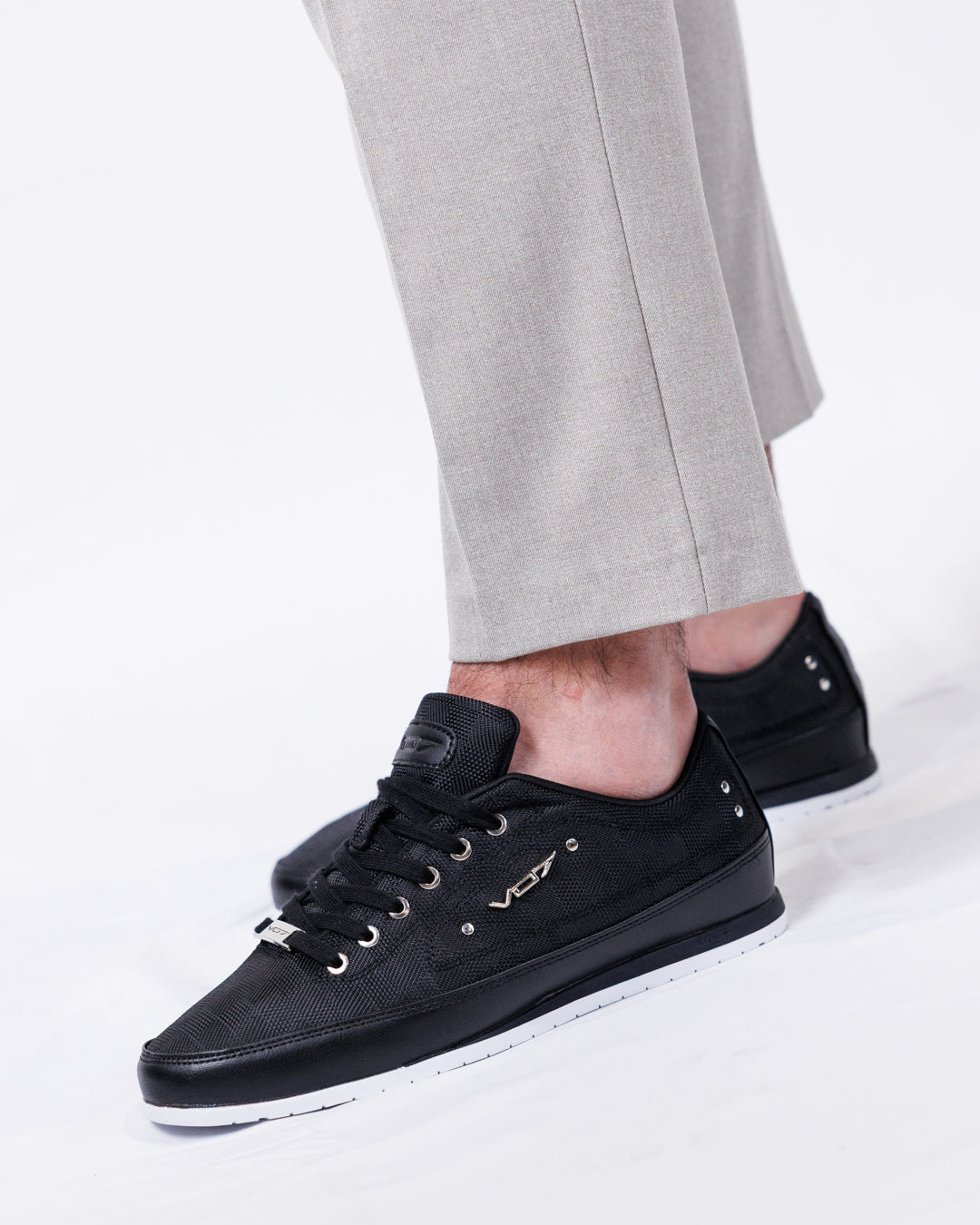 V 07 YACHT SQUARE BLACK SNEAKERS NOIR 6